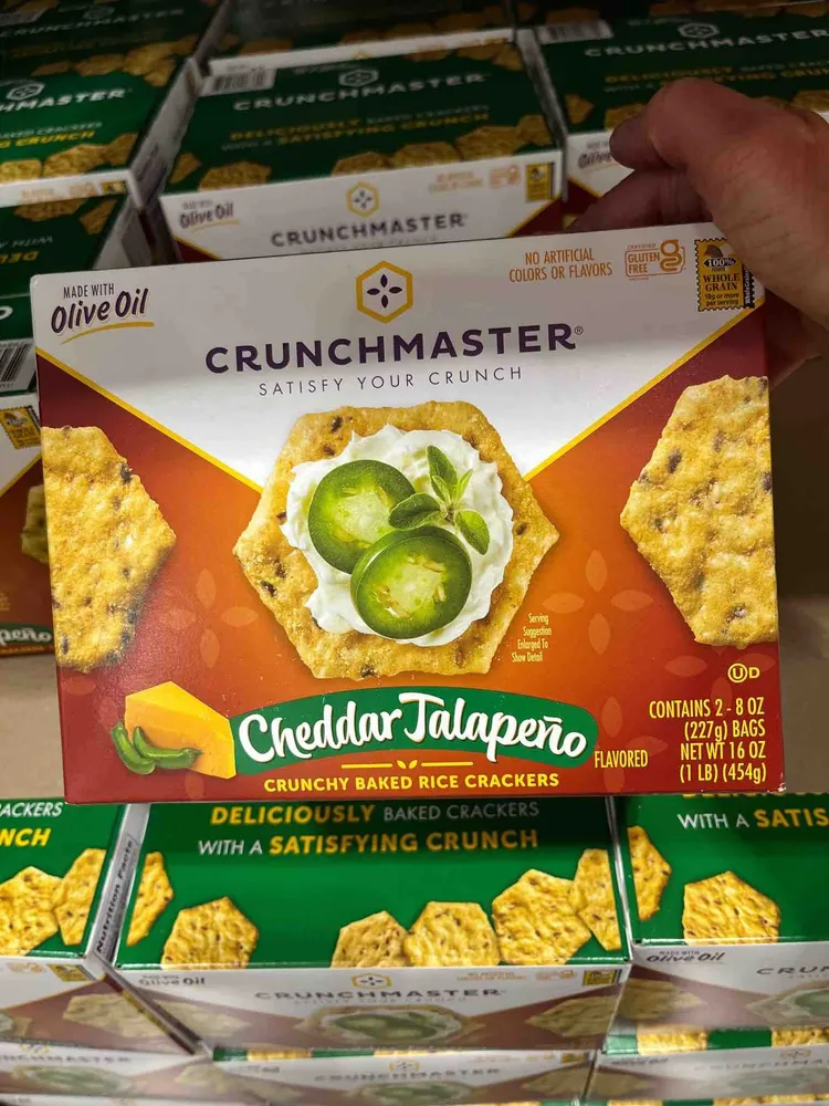 Cheddar Jalapeño Crunchy Baked Rice Crackers