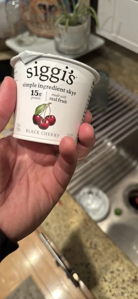 BLACK CHERRY simple ingredient skyr