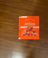 Pizza à croûte mince pepperoni fromage