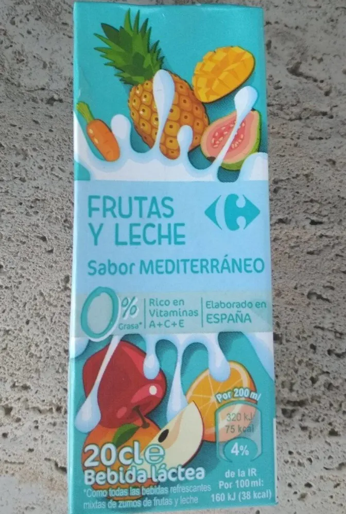 Frutas y leche sabor mediterraneo