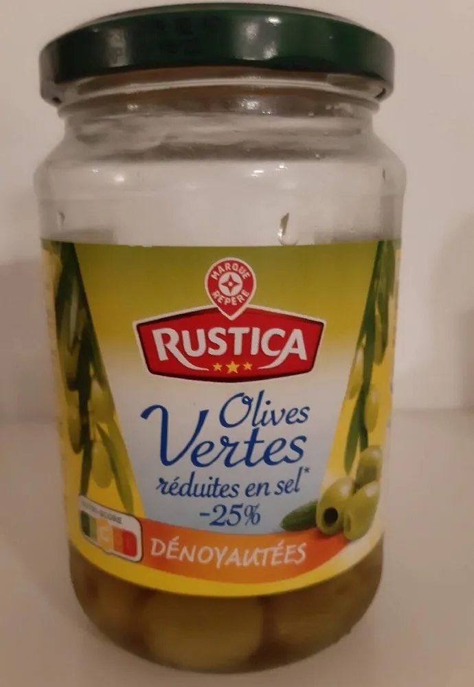 Olives vertes dénoyautées réduites en sel