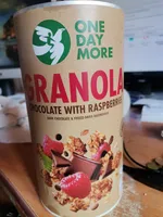GRANOLA CHOCOLATE WITH RASPBERRIES