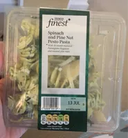Spinach and pine nut pesto pasta