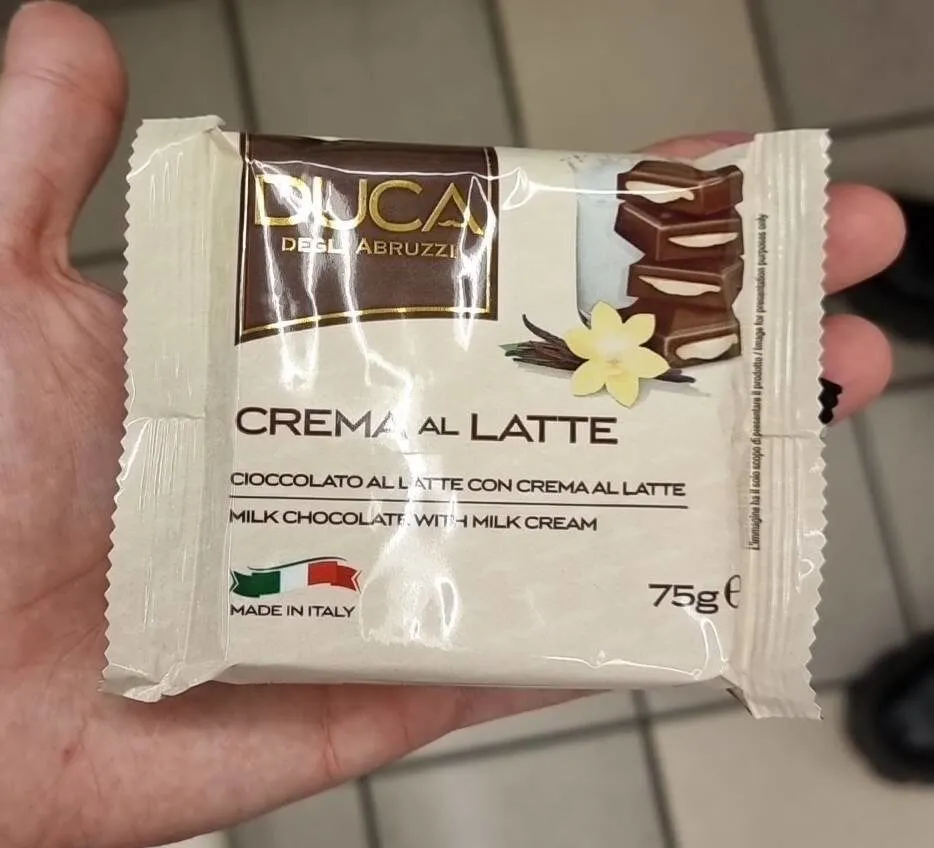 Cioccolato al latte con crema al latte