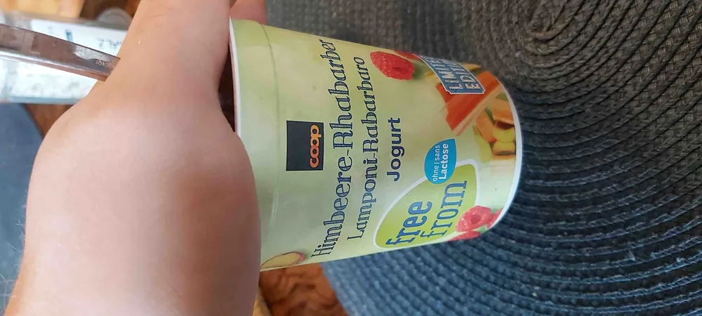 Raberry-Rubarb yogurt