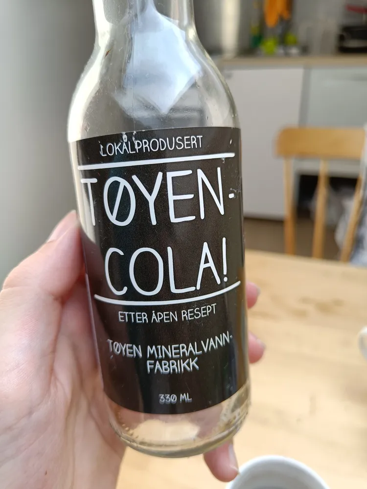 TØYEN-COLA!