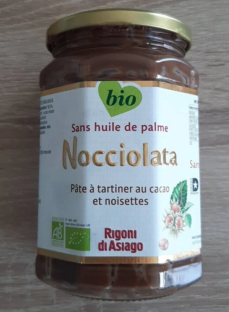 Pâte à tartiner au cacao et noisettes