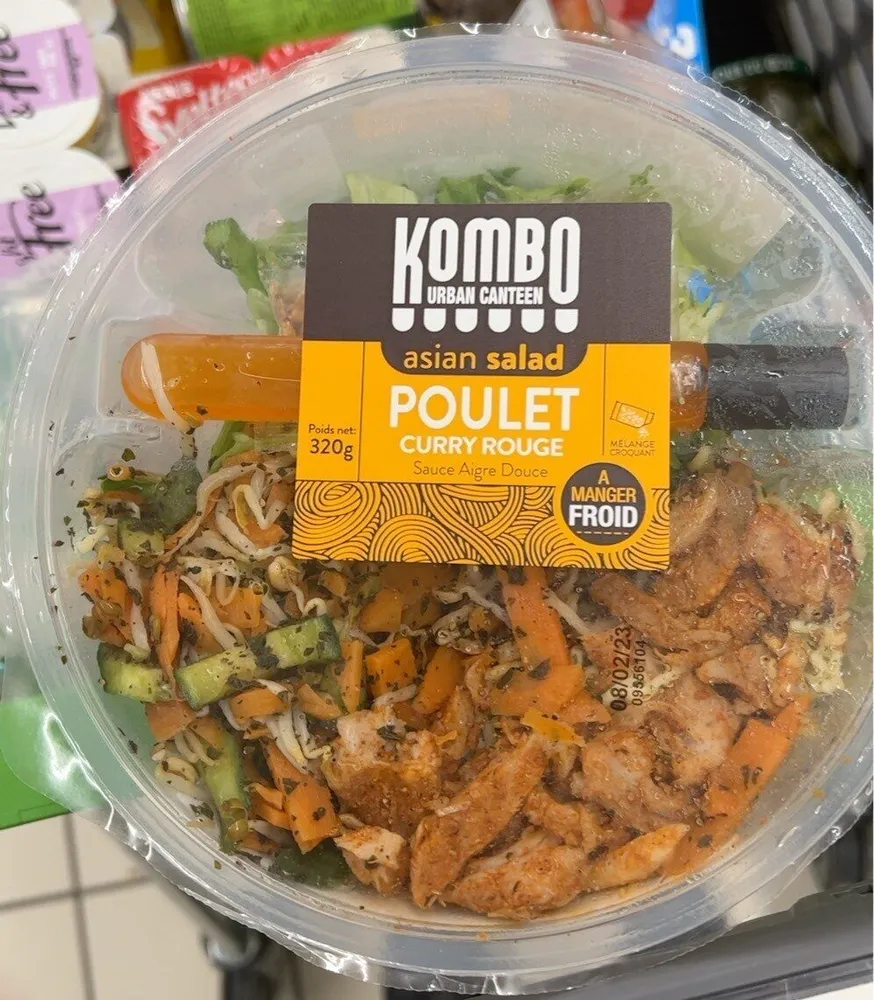 Asian salad poulet curry rouge