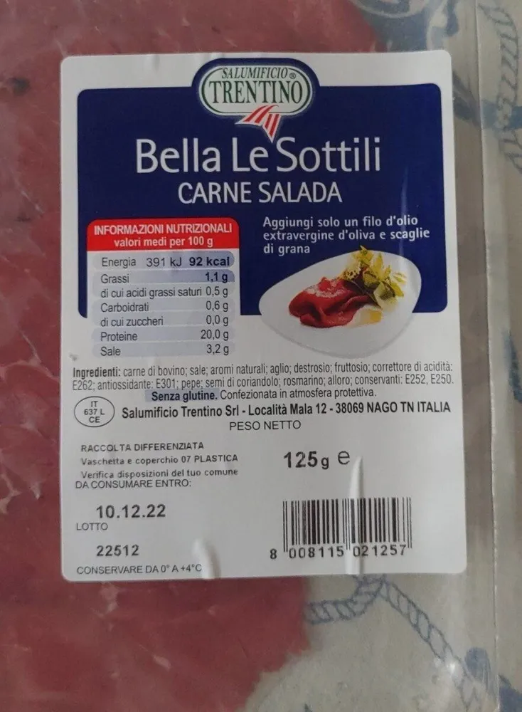 Bella e sottili carne salada