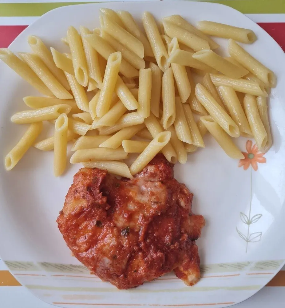 Pollo alla parmigiana con penne