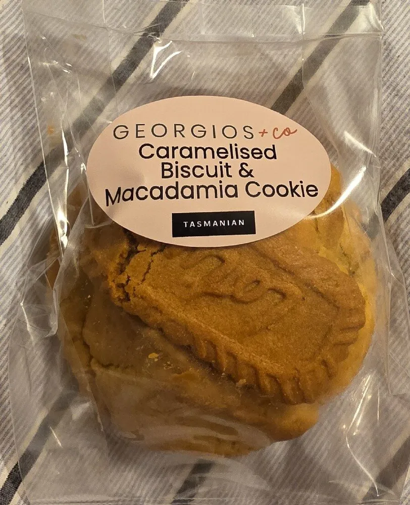 Caramelised Biscuit & Macadamia Cookie