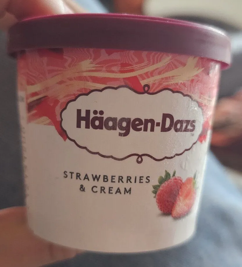 STRAWBERRIES & CREAM