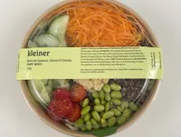 Bowl mit Hummus Quinoa und Gemüse