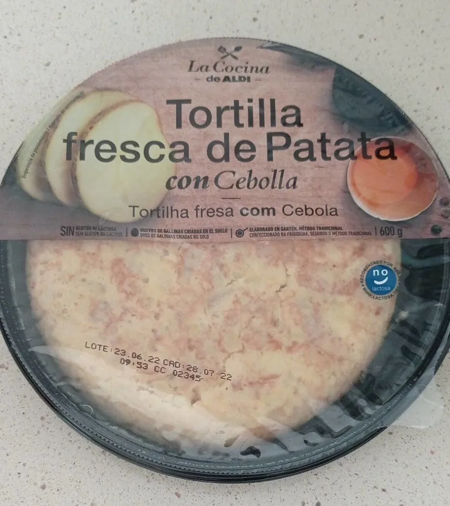 Tortilla fresca de patata con cebolla