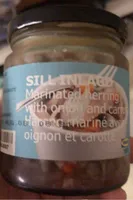 Hareng marine avec oignon et carotte