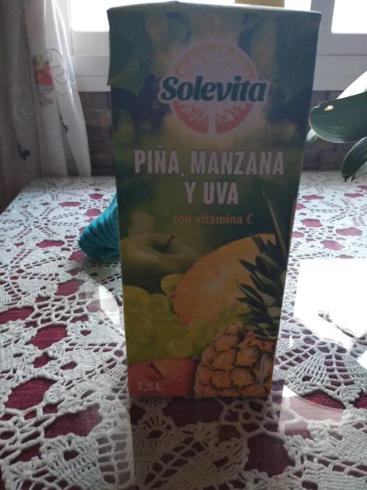 Piña, manzana y uva