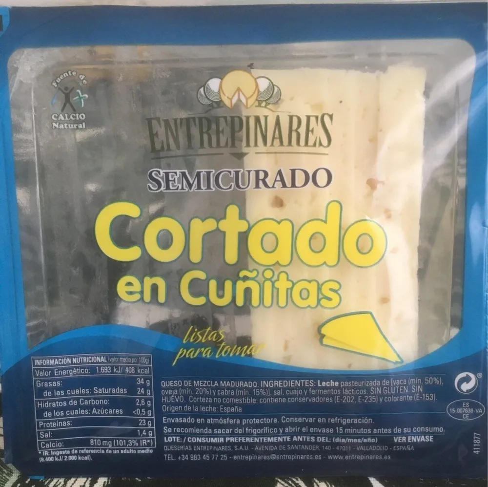 Queso semicurado en cuñas