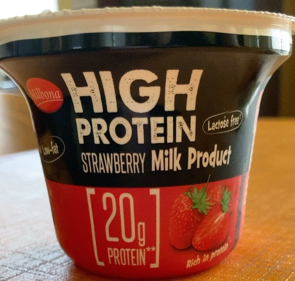 High protein strawberry milk product