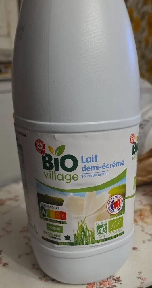 Lait demi écrémé bio village