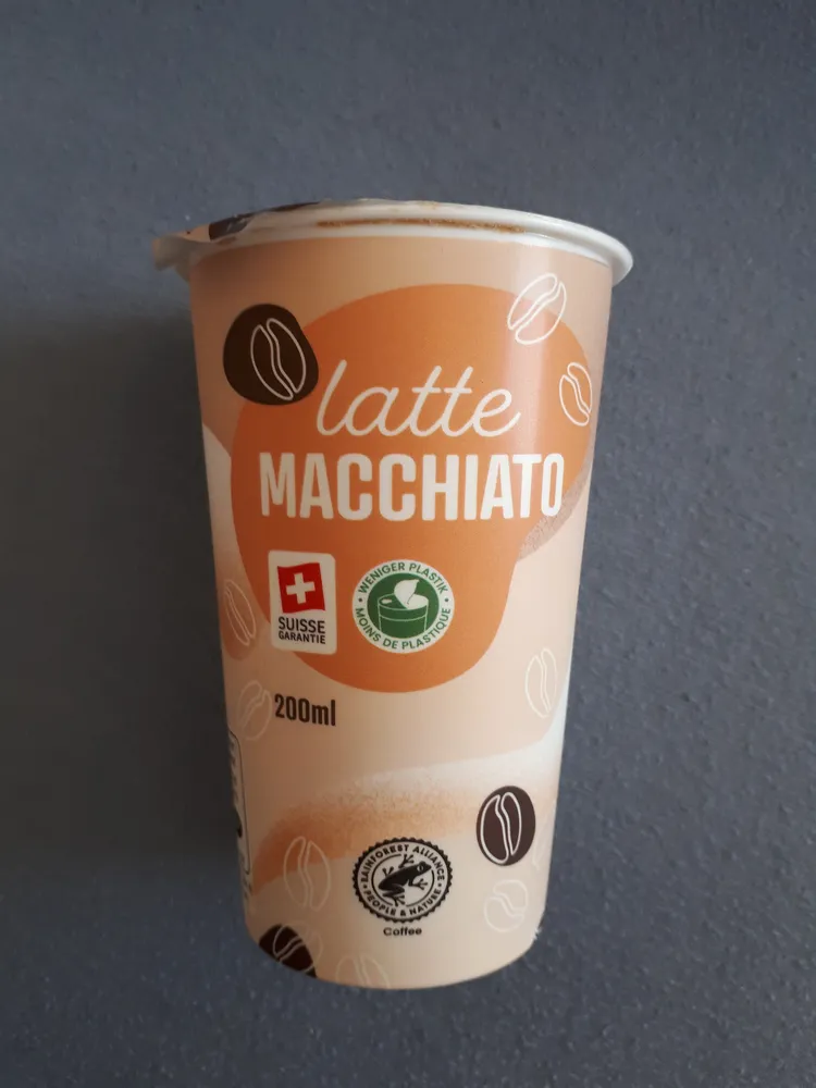 Latte macchiato in Becher