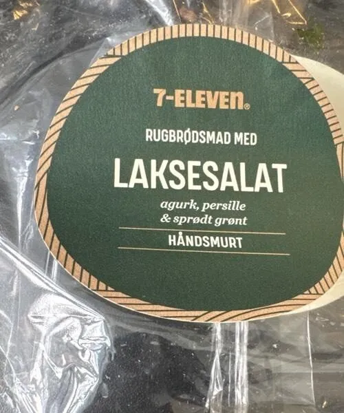 Rugbrød med laksesalat