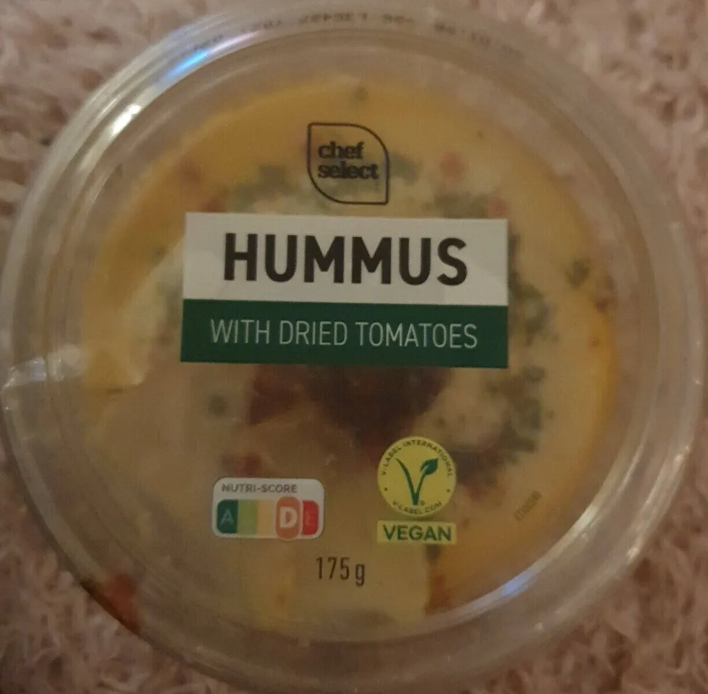 Hummus with dried tomatoes