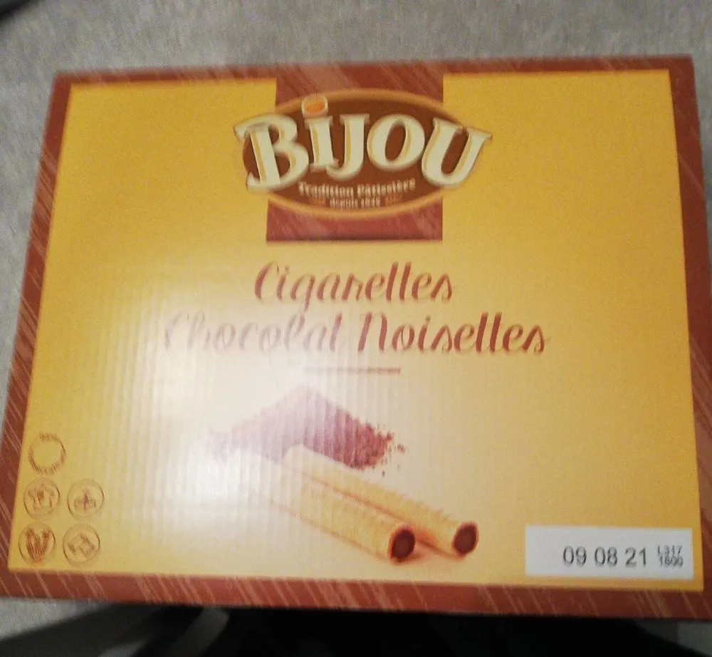 Cigarettes chocolat noisettes