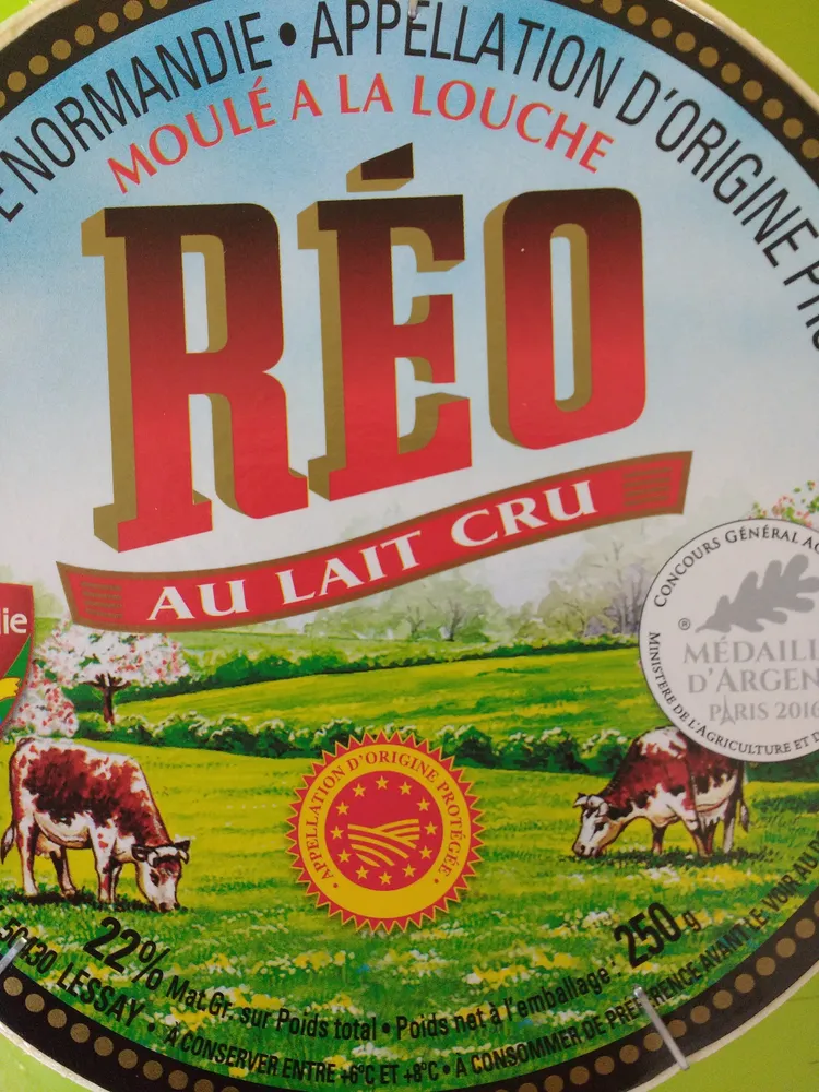 Camembert de Normandie Moulé à la louche.