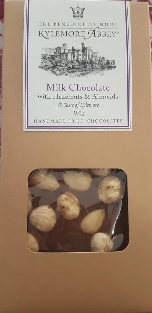 Chocolat au lait, noisettes et amandes