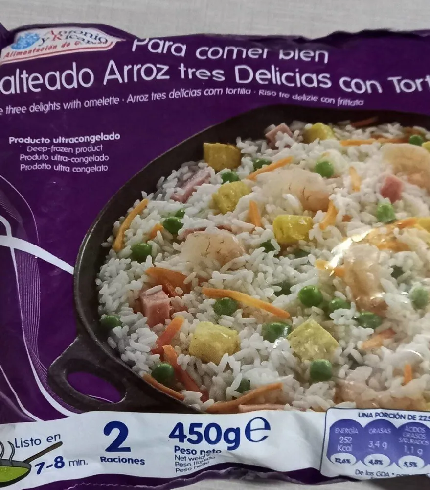 Salteado arroz 3 delicias con tortilla