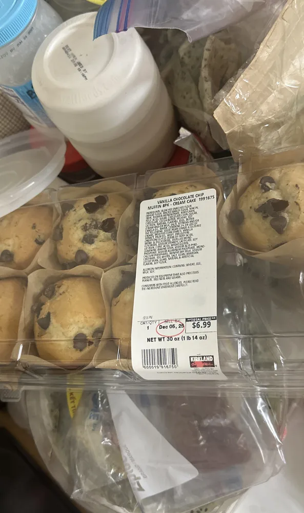 Vanilla Chocolate Chip Muffin 8PK - Cream Cake