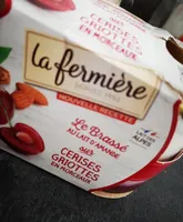 Le brassé au lait d'amande sur cerises griottes en morceaux
