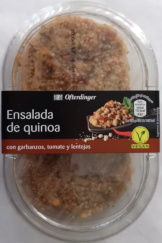 Ensalada de quinoa con garbanzos, tomate y lentejas