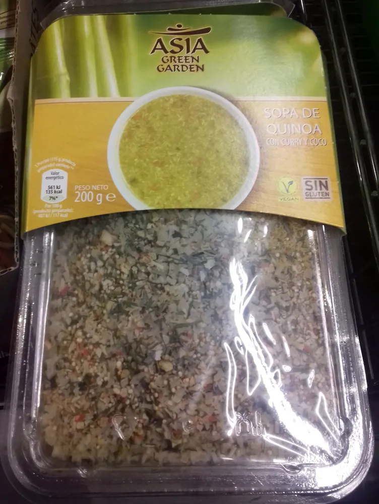 Sopa de quinoa con curry y coco