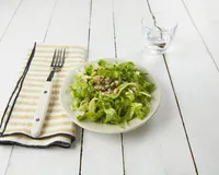Coeur de romaine, chèvre et noisettes