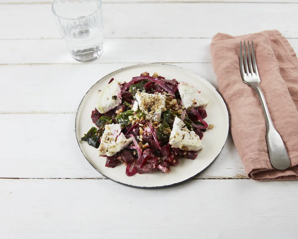 Salade betterave, chèvre, noix