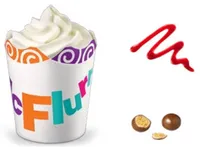 McFlurry vanille KitKat coulis fraise