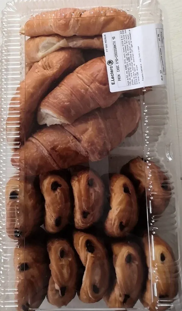Pains au chocolat et croissants