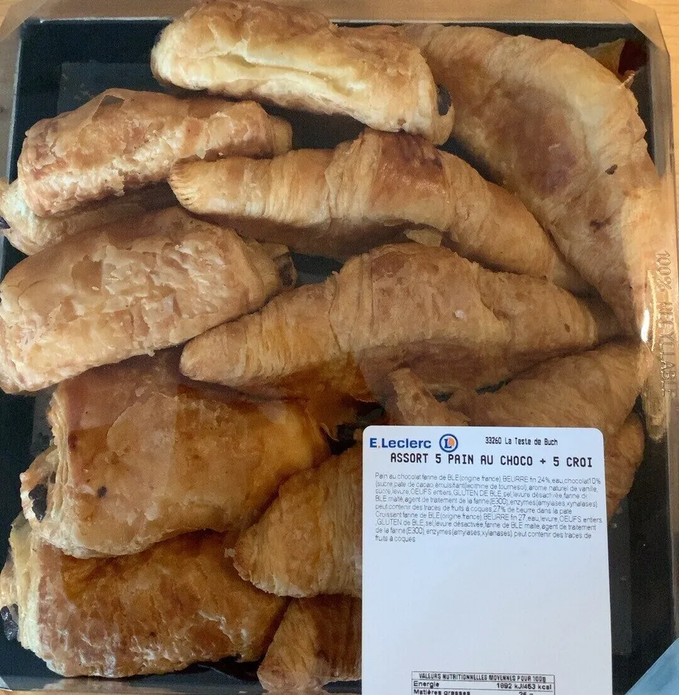 Assortiment pain au chocolat + croissant
