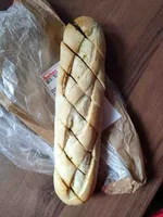 Bagietka z masłem czosnkowym