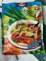 Crème de printemps avec nouilles