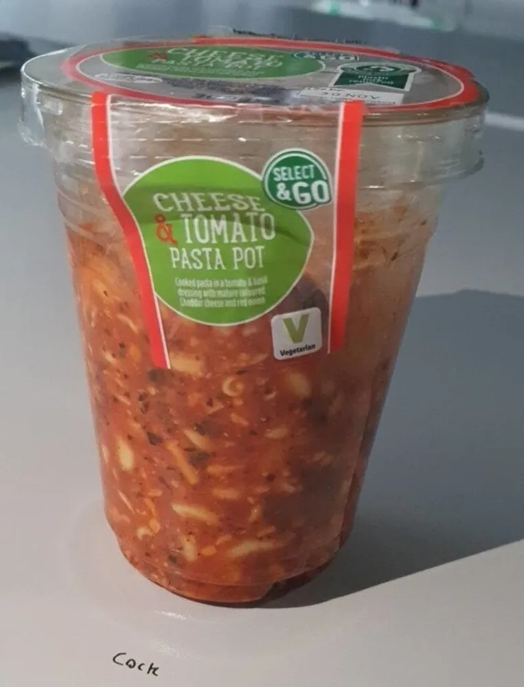 Cheese and tomato pasta pot