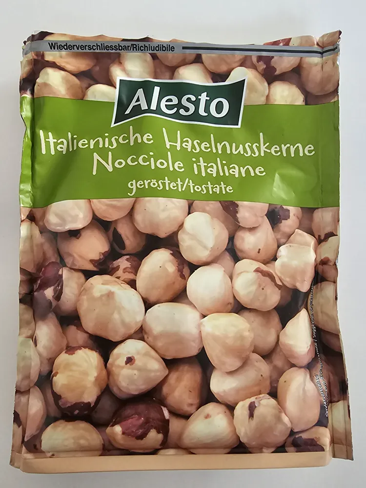 Haselnusskerne geröstet