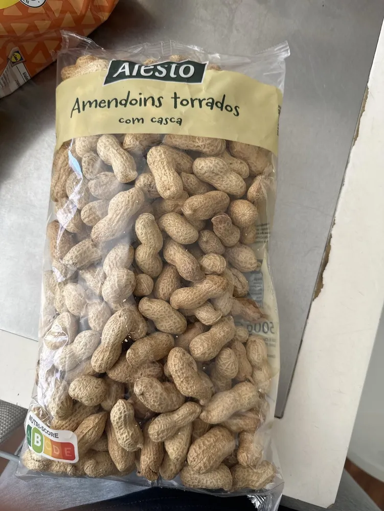 Amendoins torrados com casca