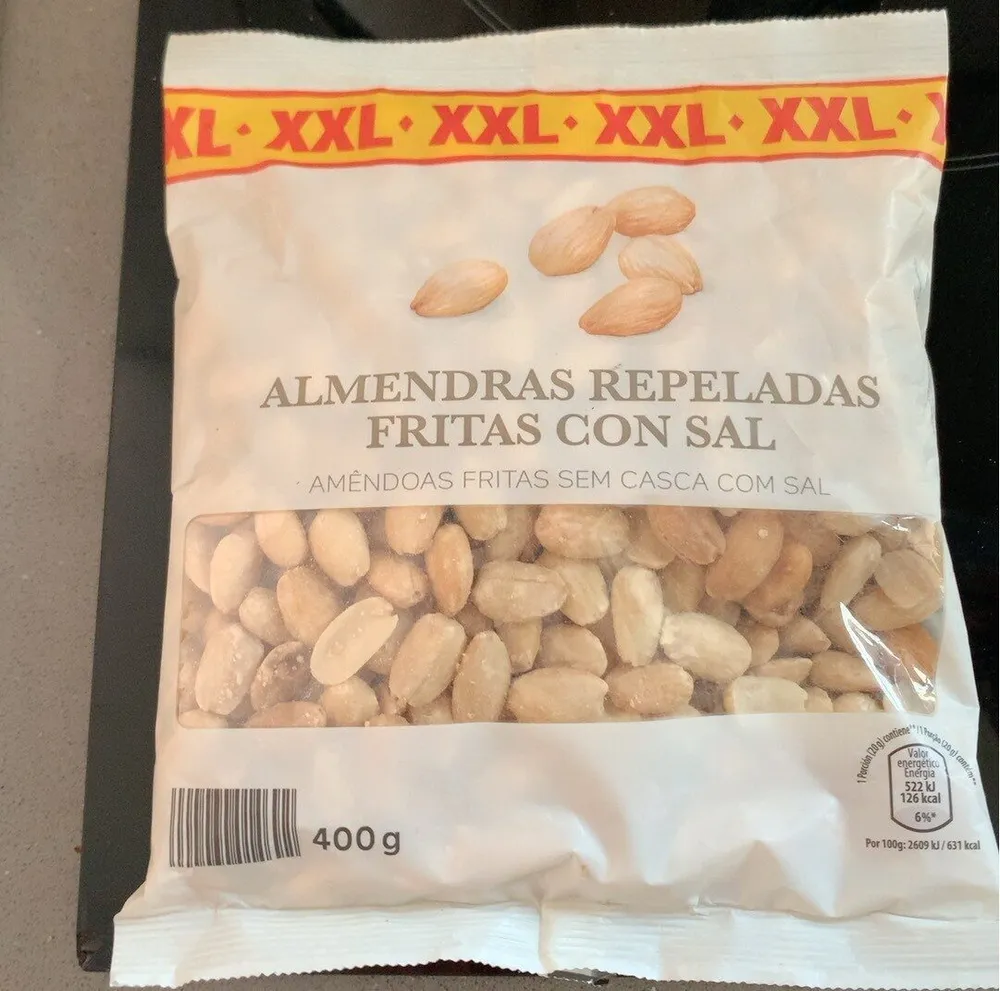 Almendras repeladas fritas con sal