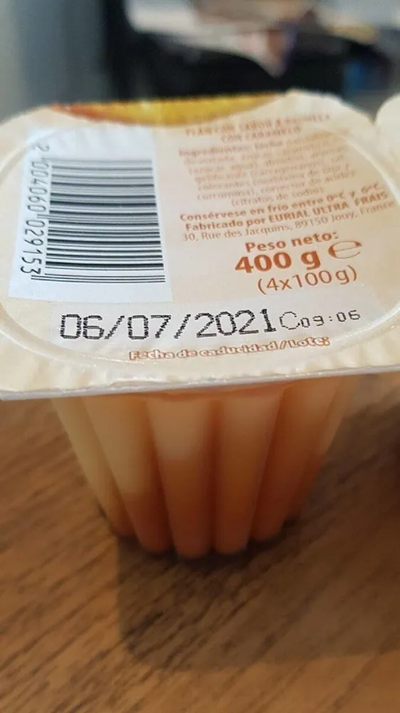 Flan con sabor a vainilla con caramelo
