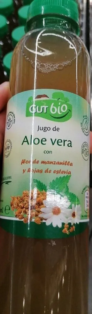Jugo de aloe vera con manzanilla y hojas de estevia