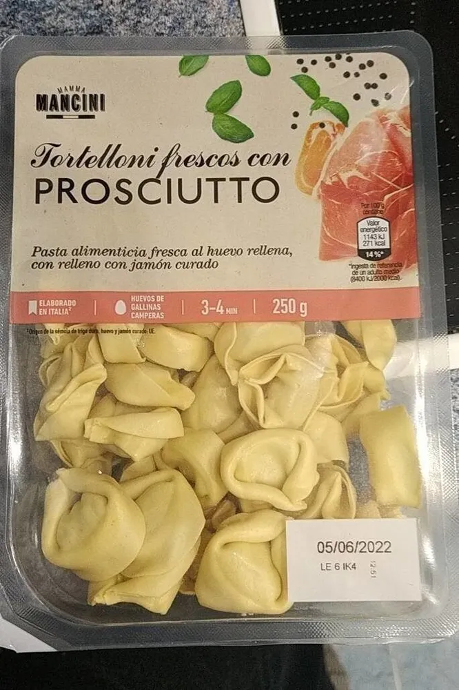Tortelloni frescos con prosciutto