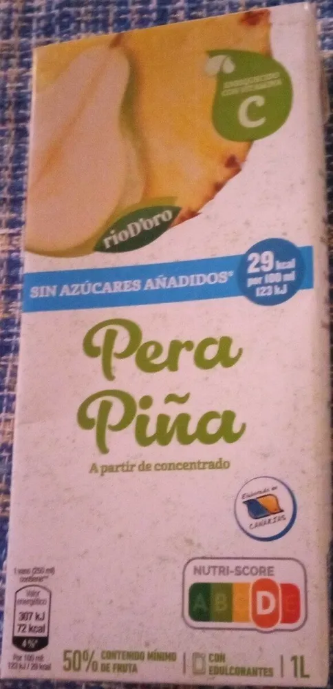 Bebida de pera y piña a partir de concentrado