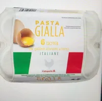 Uova fresche pasta gialla da allevamento a terra